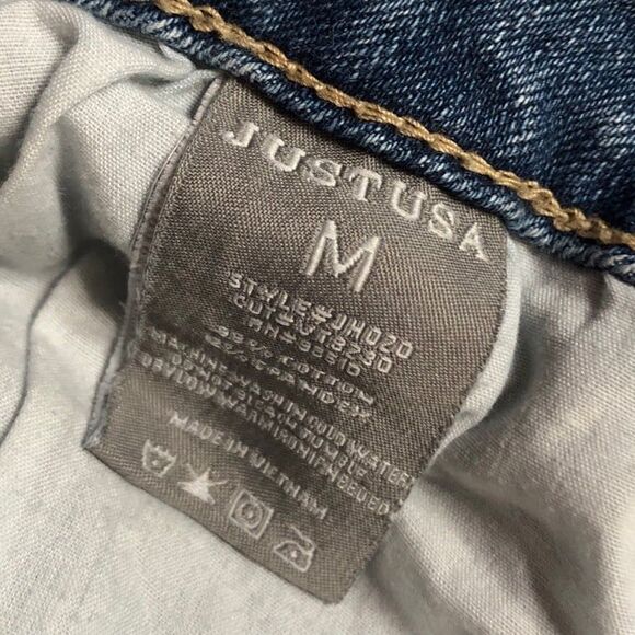 JUST USA Denim Jean Shorts Size 26/Medium Distressed Fringe Bottom - Picture 4 of 6